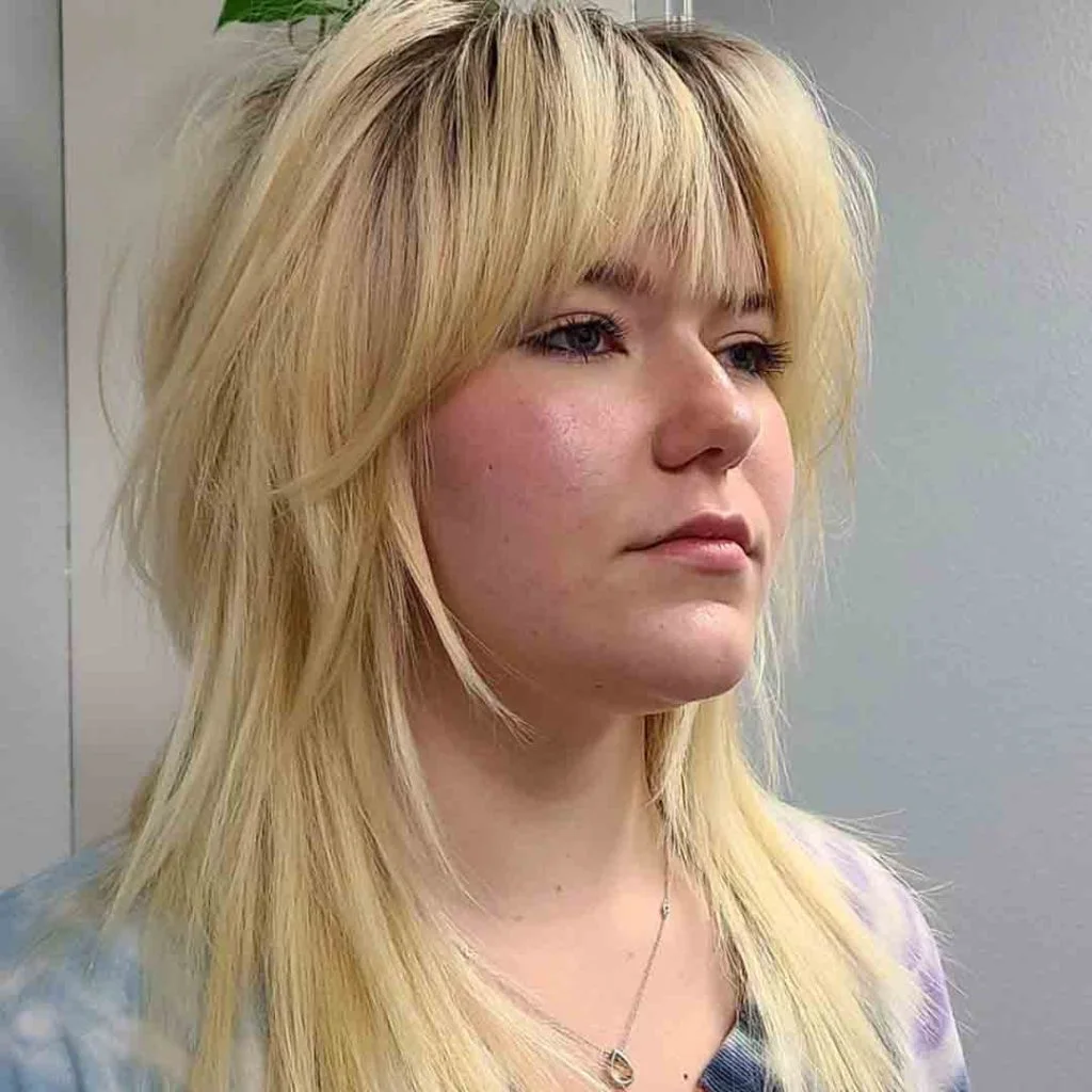 Blonde curtain fringe with soft layers for a round face