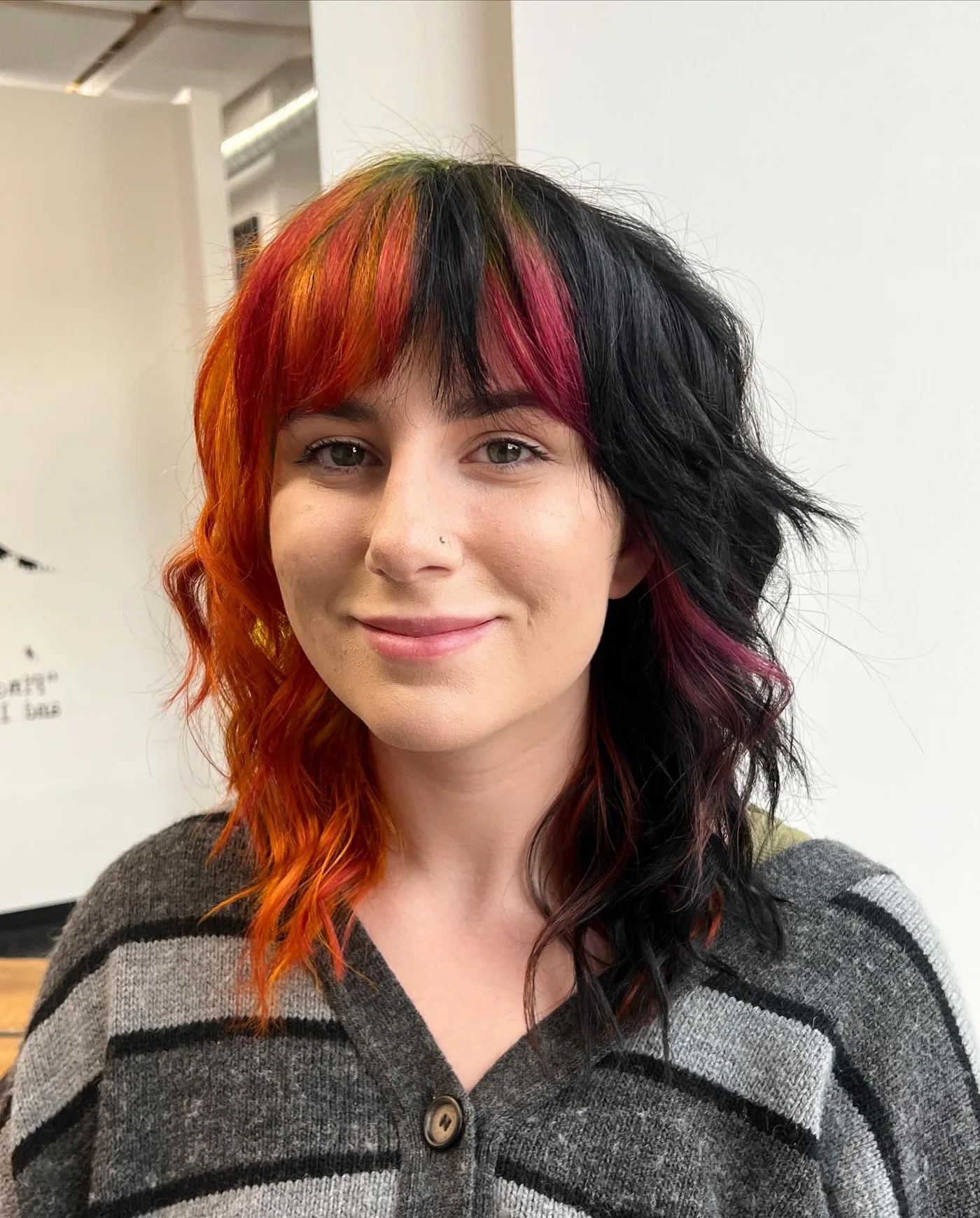 Color-blocked shag haircut with fringe and round face framing