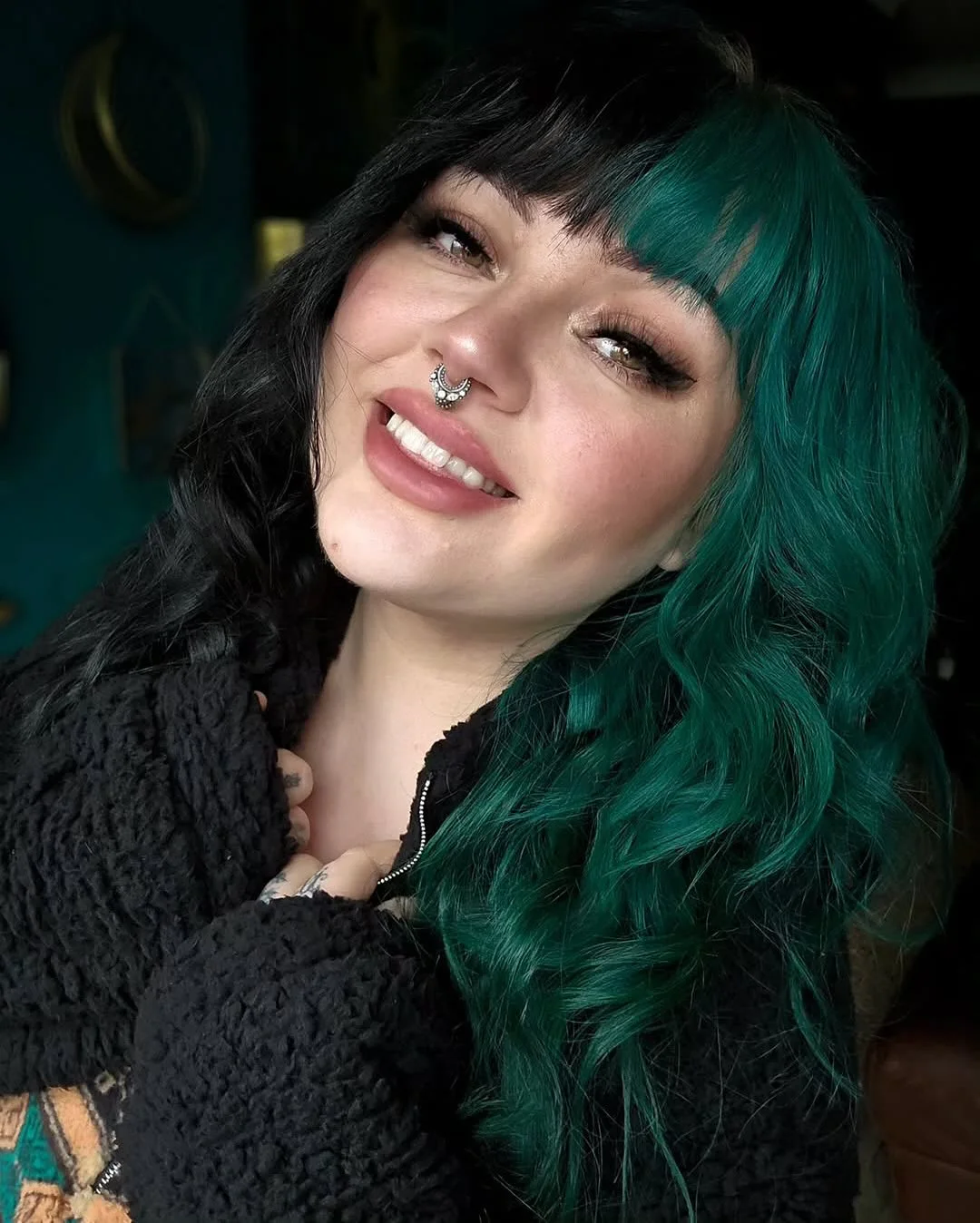 Green layered hairstyle with curtain bangs for a round face