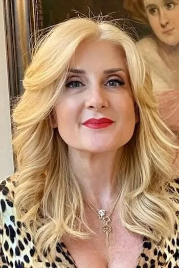 Long blonde hair with broad repeating waves