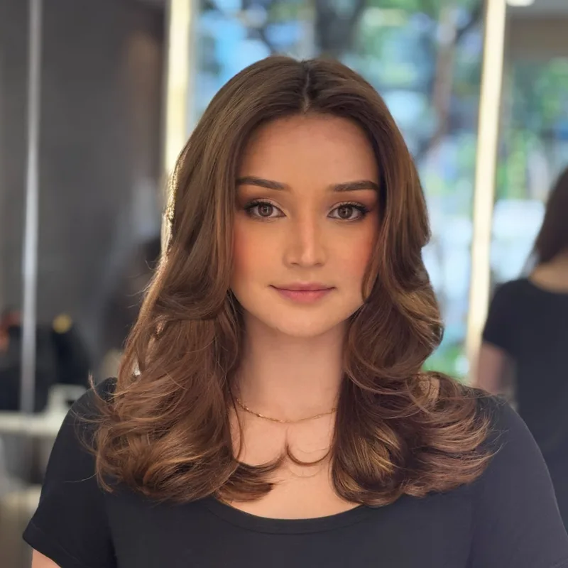 Brown shoulder-length layers with curved ends