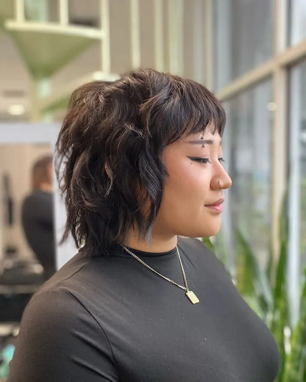 Side view choppy bob for fine hair with wavy brunette layers