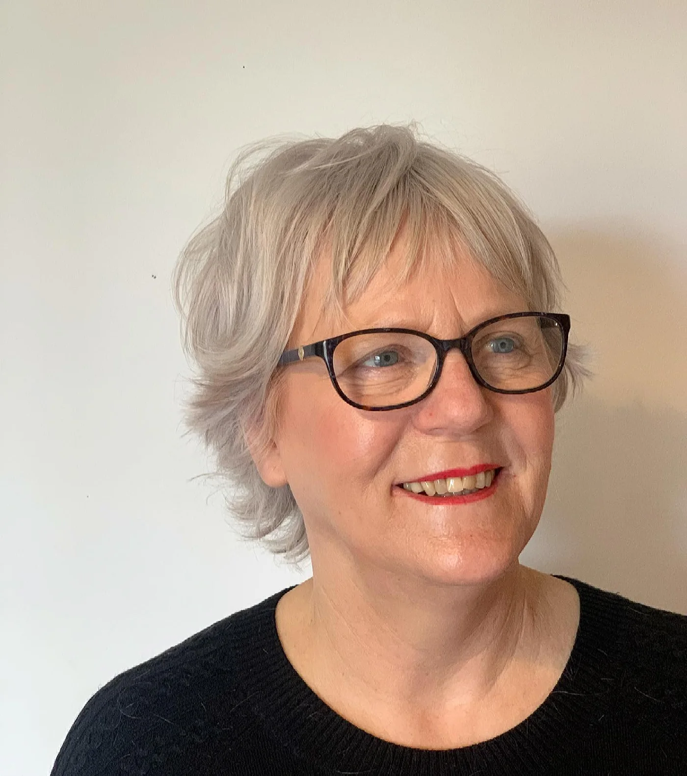 airy silver pixie with glasses showing gray short hair with straight texture for thin fine hair