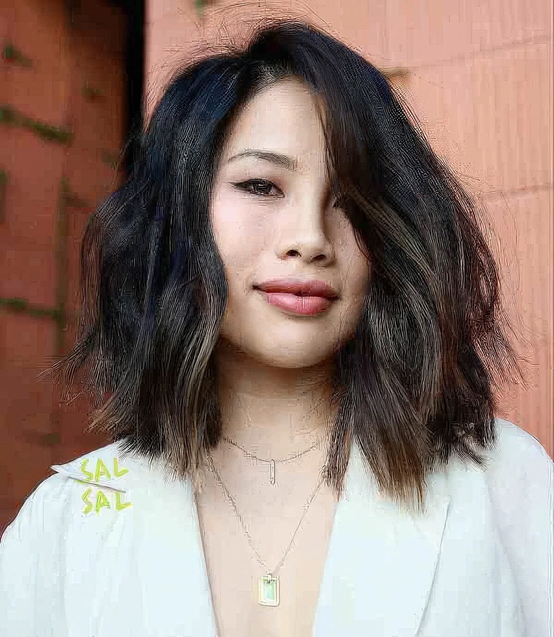 Black lob with internal layers, a bit of caramel highlights and a lot of volume and texture.