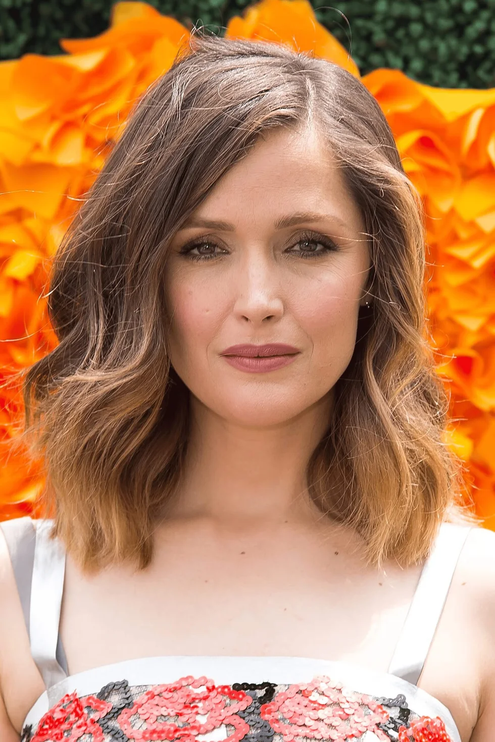Bronde collarbone waves with layered thick hair shape