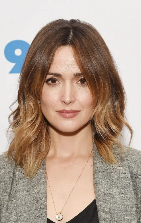 Honey face-framing lob with thick layered waves