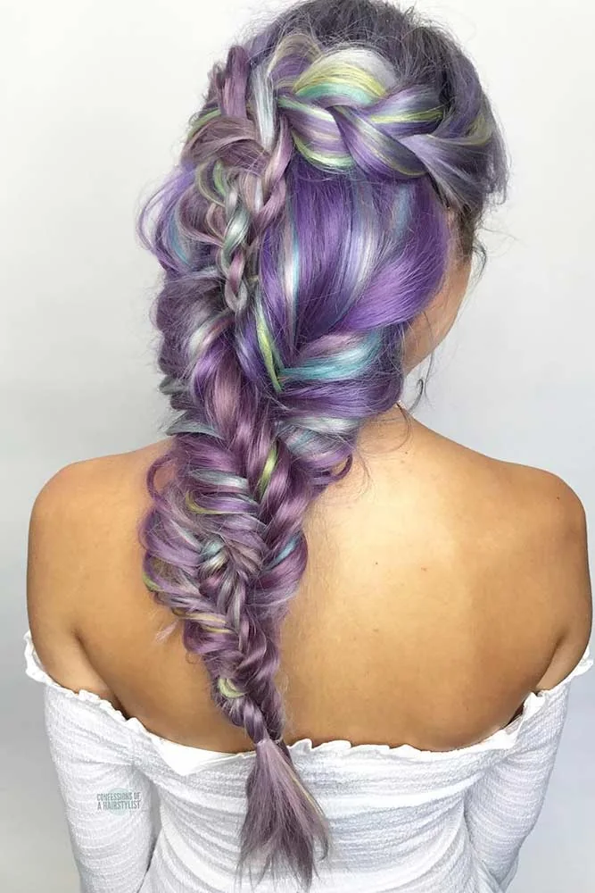 Back view of a loose lilac braid with pale mint strands through the crossings