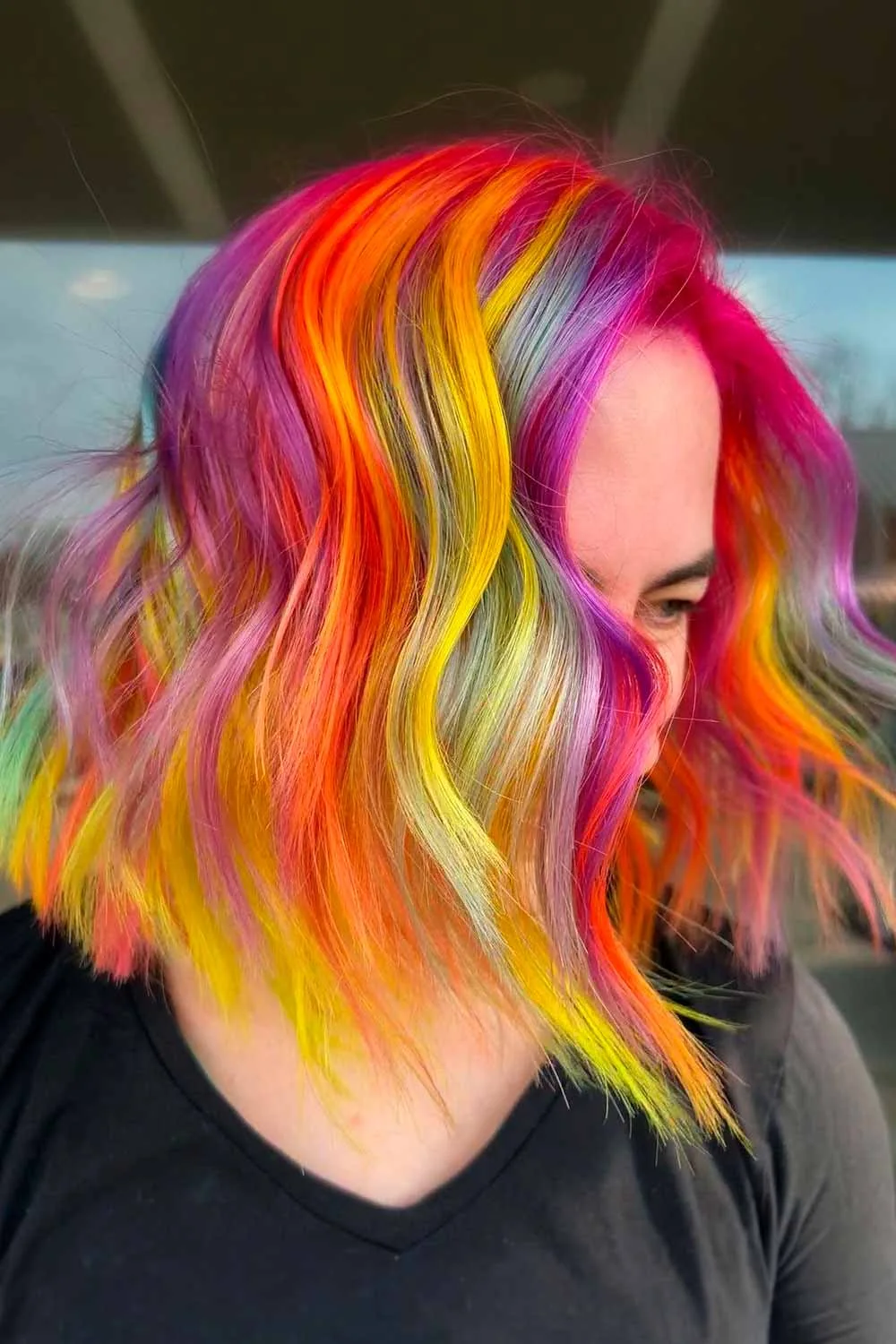Side view of a wavy lob with orange, yellow, magenta and violet sections