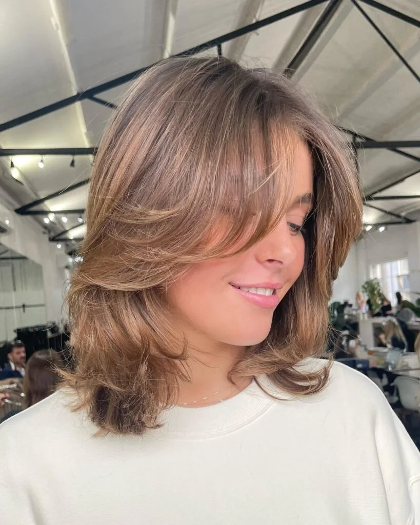 Short feathered butterfly haircut with airy side layers