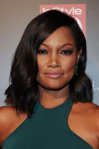 Sleek side-part bob with smooth shape for fine hair
