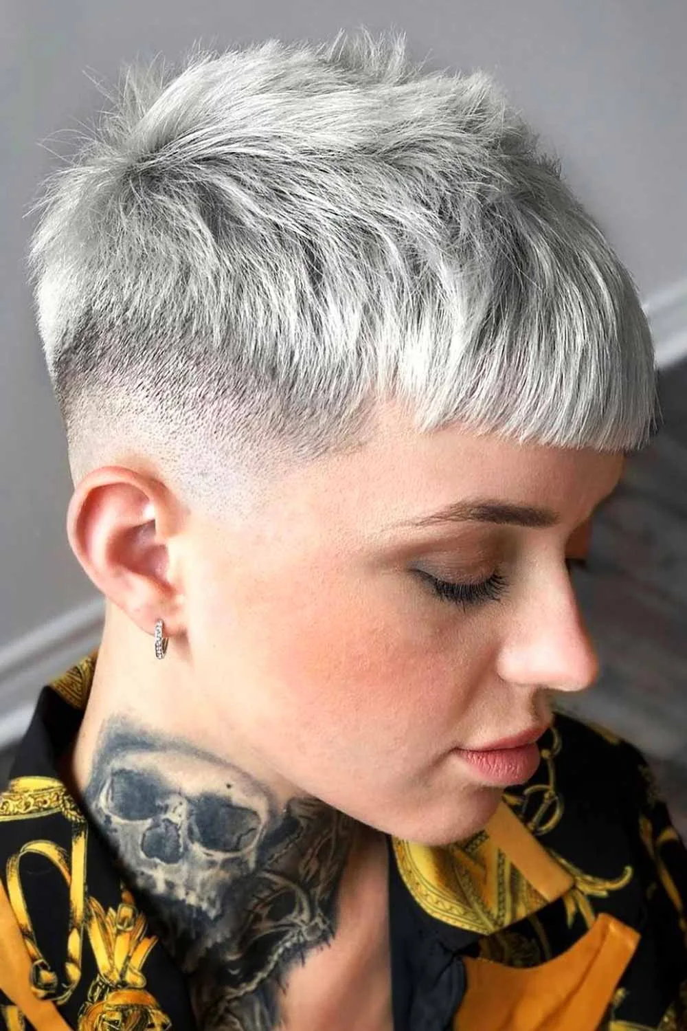 Side-front view of a silver crop with very short sides and a short straight fringe