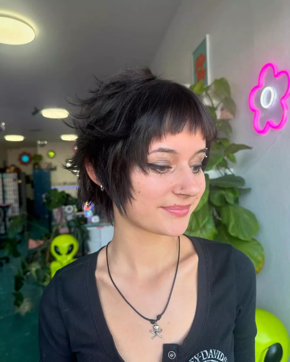 jaw wavy blue color with blunt fringe shown as a short shaggy hair idea