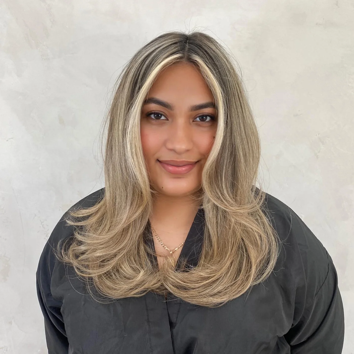 Dimensional blonde shoulder layers for thin fine hair with face-framing volume