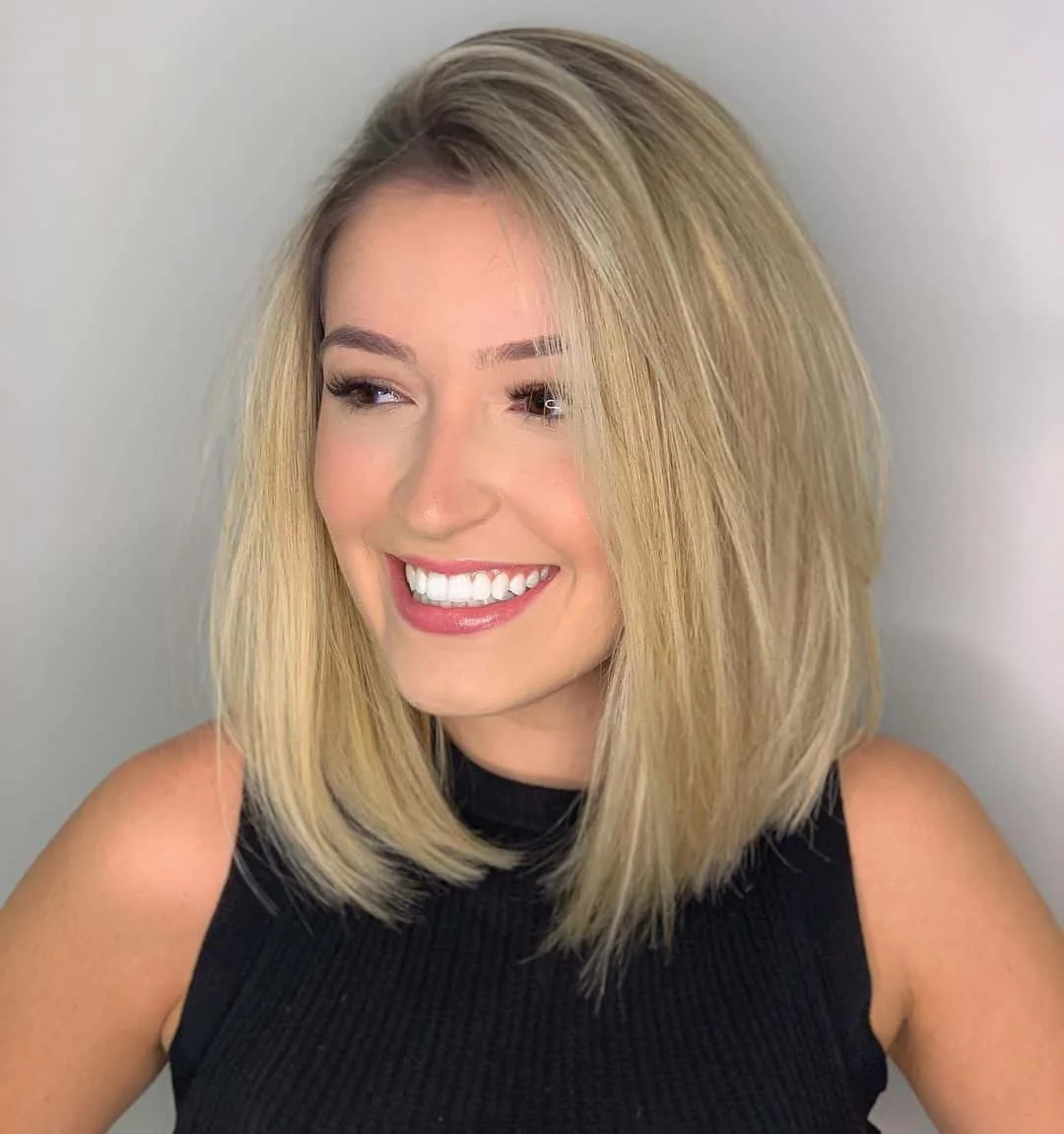 Straight blonde shoulder length lob for thin fine hair with a dark root and full ends