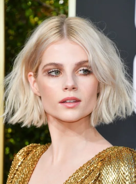 chin wavy golden bob shown as a textured bob for thin hair idea