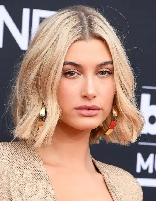chin wavy chestnut bob shown as a textured bob for thin hair idea, featuring wavy texture