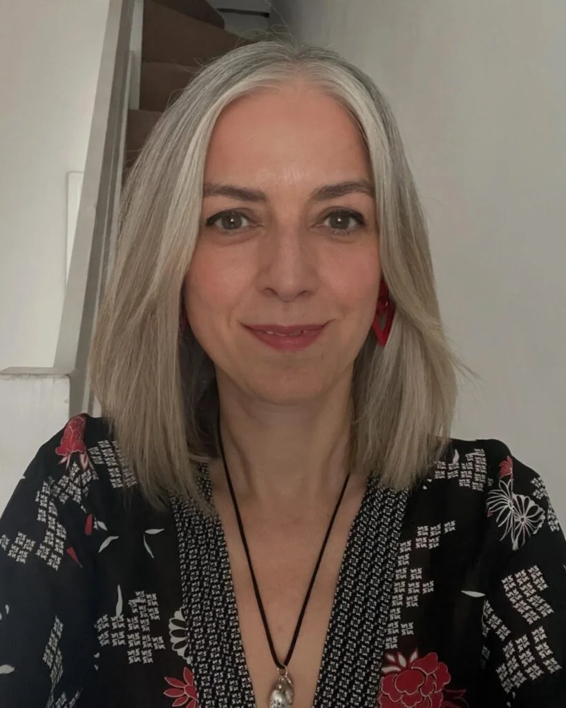 chin straight silver lob shown as a thin hair bob idea