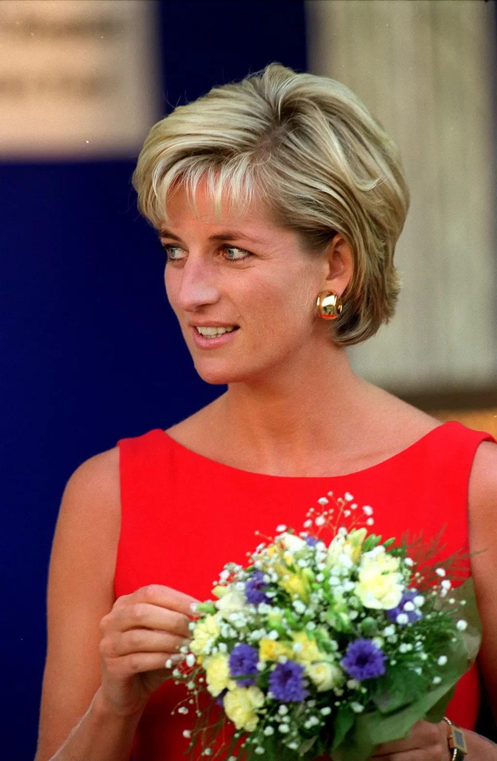 ear straight blonde pixie shown as a thin hair hairstyles short idea
